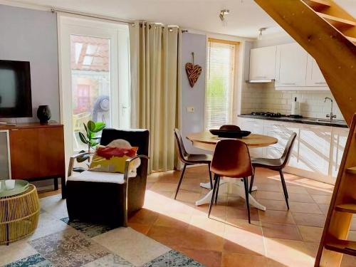  Attractive holiday residence in De Koog, a stone´s throw from the beach in De Koog