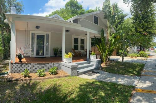 Tampa Heights Bungalow - Comfy & Close to Downtown