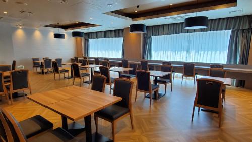 Food and beverages, Kochi Pacific Hotel in Kochi