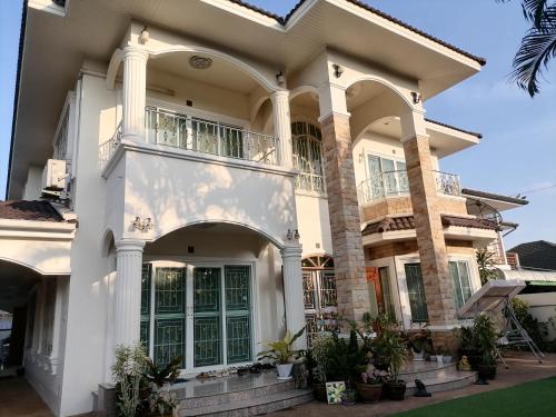 Palmy house