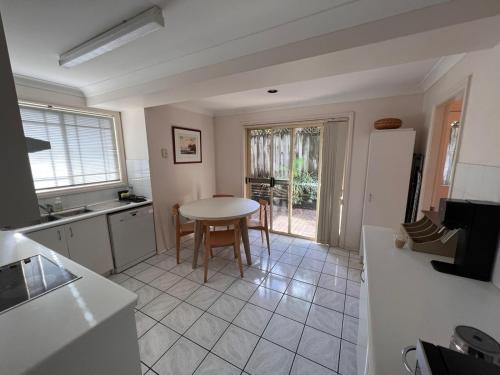 Comfy Town house near Gosford CBD Sleeps 6