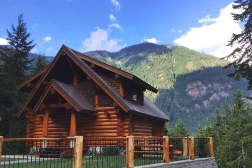 Gem by Manning Park: Luxury Loghouse “Ravenloft”