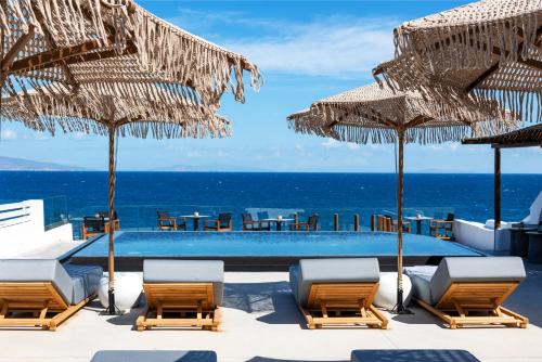 Almyra Oia Suites