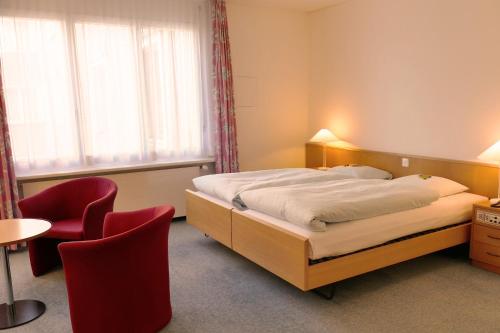 room detail thumbnail 2