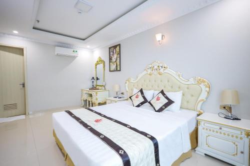 1 queen bed, 2 twin beds