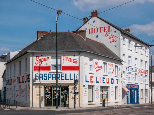 Hôtel Le Longchamp - image 12