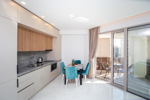 Aura Tower Aparments by In Property in Rafailovici