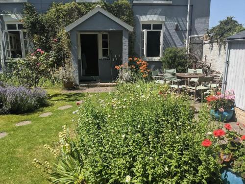 Cliffside is a Cosy Cottage B&B by Cowes Beach - Very big King Size guest BR & a Twin BR too if you book 3 to 4 guests, Cowes (fotografie 7)