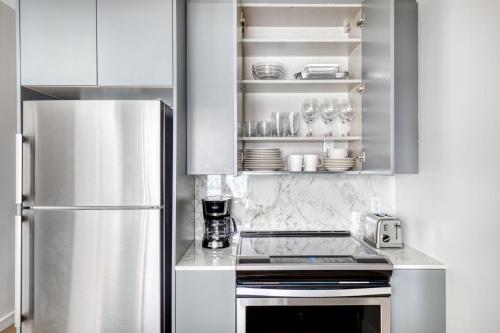 UES 1BR w Doorman Gym nr Carl Schurz Park NYC-642 in New York, USA