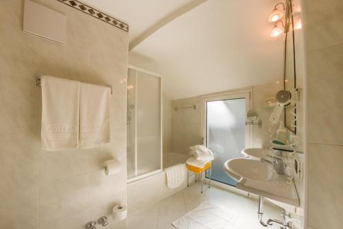 Classic Hotel Meranerhof Room Type - Double Room with Mountain View