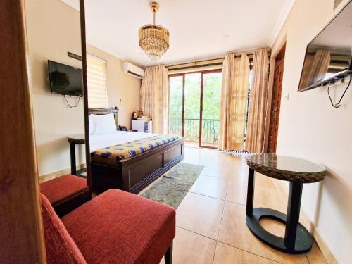 Best Price on Cactus Creek Hotel in Aburi + Reviews!