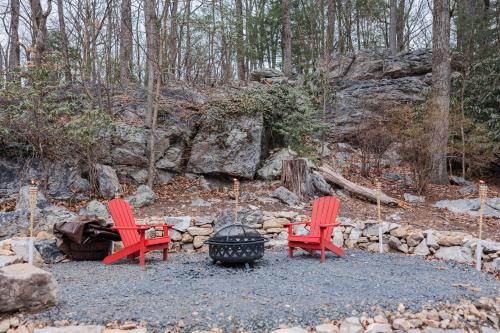 Cowry Acres - 11 Acre Enchanted Retreat, Hot Tub