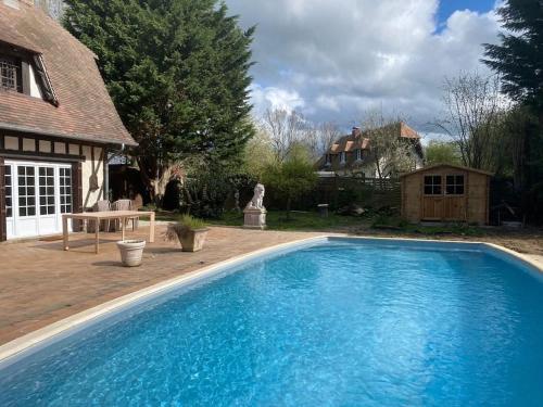 Superbe Maison Normande avec Piscine à 3 minutes de la mer - Location saisonnière - Auberville