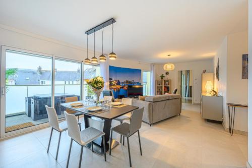 Two-Bedroom Apartment room in L'Audacieux - À pied du centre & garage privé