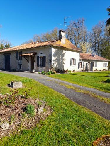 Maison de 2 chambres avec jardin clos et wifi a Allemans