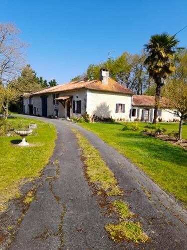 Maison de 2 chambres avec jardin clos et wifi a Allemans