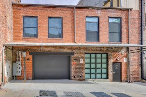 Downtown Omaha Getaway with Deck and Gas Grill! Downtown Omaha Getaway with Deck and Gas Grill!