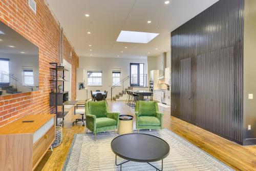 Downtown Omaha Getaway with Deck and Gas Grill! Downtown Omaha Getaway with Deck and Gas Grill!