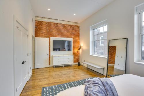 Downtown Omaha Getaway with Deck and Gas Grill! Downtown Omaha Getaway with Deck and Gas Grill!