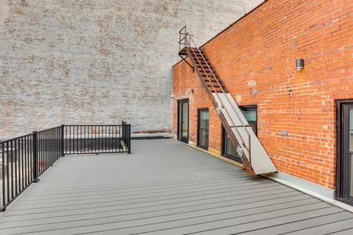 Downtown Omaha Getaway with Deck and Gas Grill! Downtown Omaha Getaway with Deck and Gas Grill!