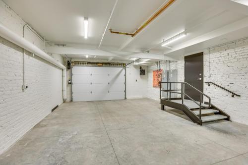 Downtown Omaha Getaway with Deck and Gas Grill! Downtown Omaha Getaway with Deck and Gas Grill!