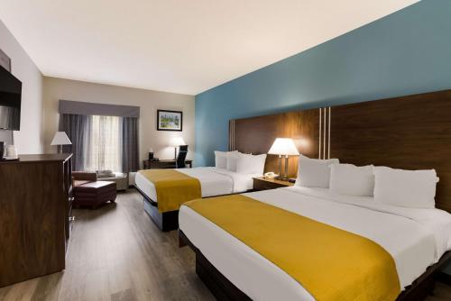 Best Western Crossroads Inn - image 2