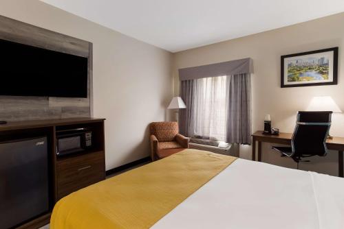 Best Western Crossroads Inn - image 13