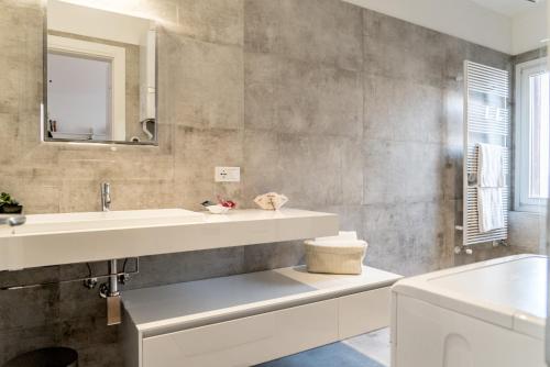 Apt. Venice Modern Style - image 2