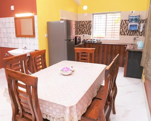 Kitchen, Kopa Ville Resorts in Shanti Niketan