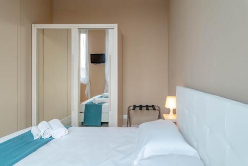 One-Bedroom Apartment image 7