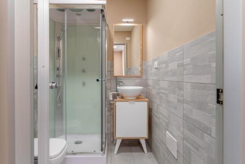 One-Bedroom Apartment image 4