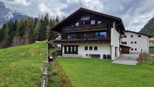 Alpinum Hostel