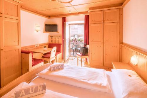 Piccolo Hotel Gurschler Room Type - Triple Room with Balcony