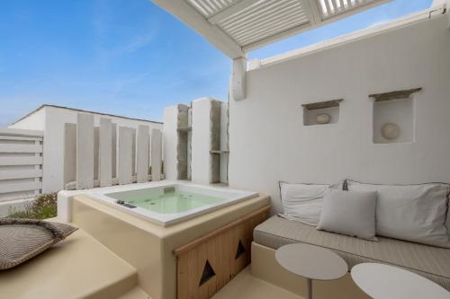 Room, deluxe, hydromassage bathtub
