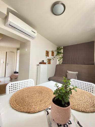 Top Floor Apt with Balcony - Acropolis View & Sunset - Koukaki, Atény (fotografie 9)