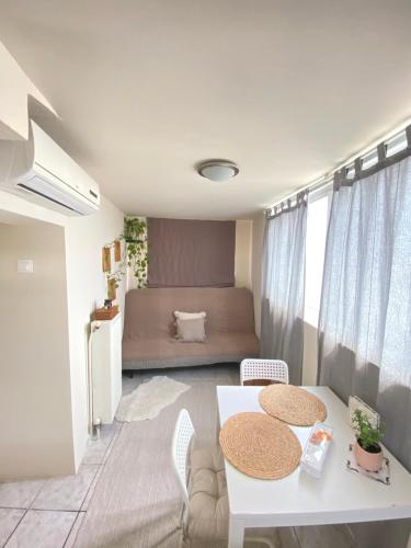 Top Floor Apt with Balcony - Acropolis View & Sunset - Koukaki, Atény (fotografie 11)