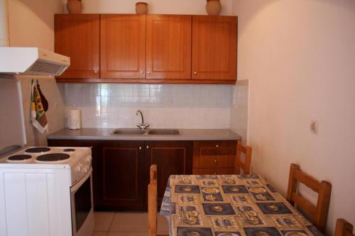 Kitchen, Seaside 2 in Mirtia