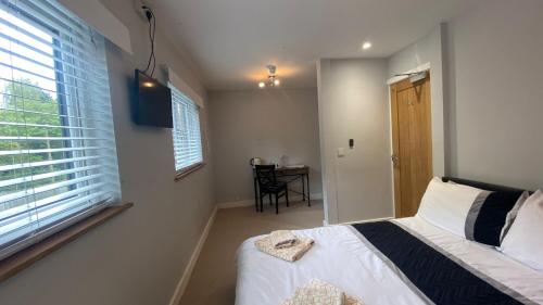 Deepcut Lodge Bed & Breakfast in Camberley