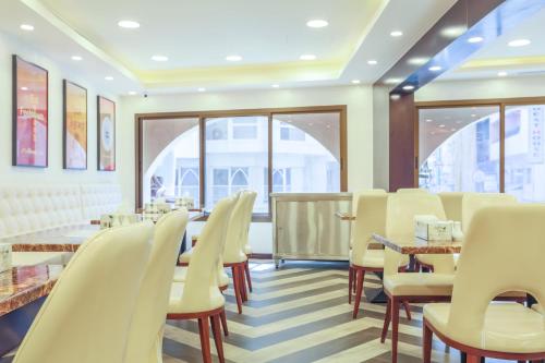 24 Gold Hotel - image 11