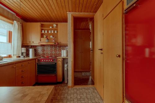 Cocina, 3-Bedroom Home in Eiði in Gjogv