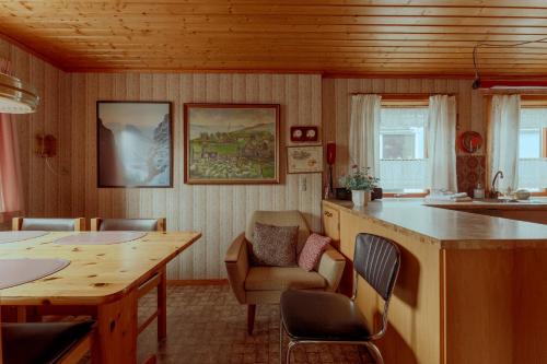 Cocina, 3-Bedroom Home in Eiði in Gjogv