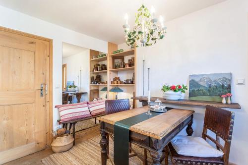 Superior One-Bedroom Apartment with Balcony