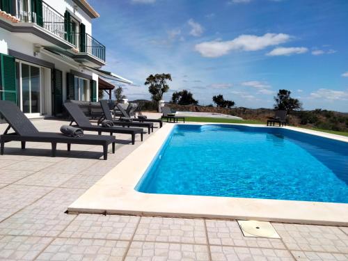 Prestige for Home - Moradia Vista Mar, Piscina, Jardim e Estacionamento gîte à louer Beliche de Baixo