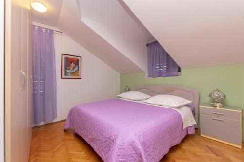 One-Bedroom Apartment image 4