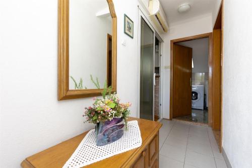 One-Bedroom Apartment image 2