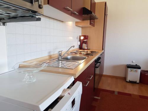 ห้องครัว, 2 Raumwohnung mit sonniger Terrasse und Seeblick in อัลเทนซีน