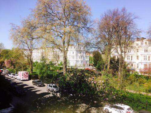 Blue Bells Hotel - image 4