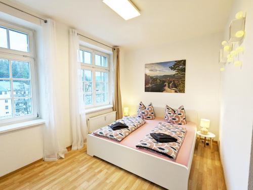 Lichtdurchflutete helle Wohnung mit Garten Sauna & Pool - HW3