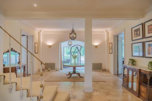 The Old Mill House, Windsor Riverside Hidden Gem!