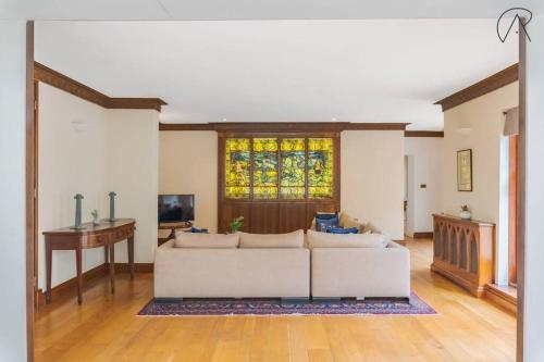 The Old Mill House, Windsor Riverside Hidden Gem!